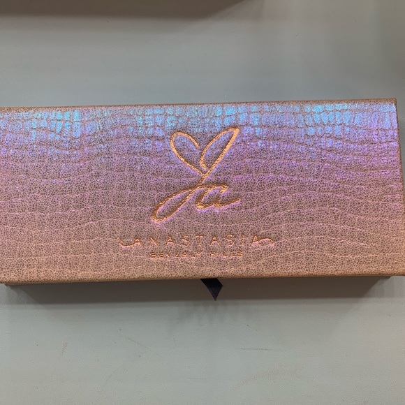 Gently used ABH Jacky Aina palette - Picture 2 of 6